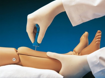 intraoss�res Infusionsbein f Kinderkrankenpflegepuppe R17720