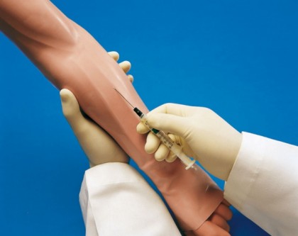 "Clinical Chloe Krankenpflegepuppe"