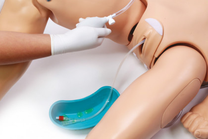 "Clinical Chloe Krankenpflegepuppe"