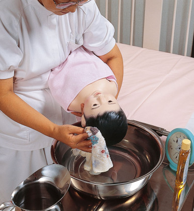 S�uglings-Krankenpflegepuppe