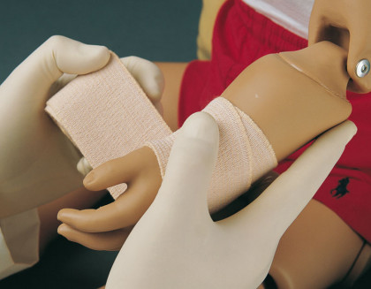 Pflegepuppe einj�hriges Kind